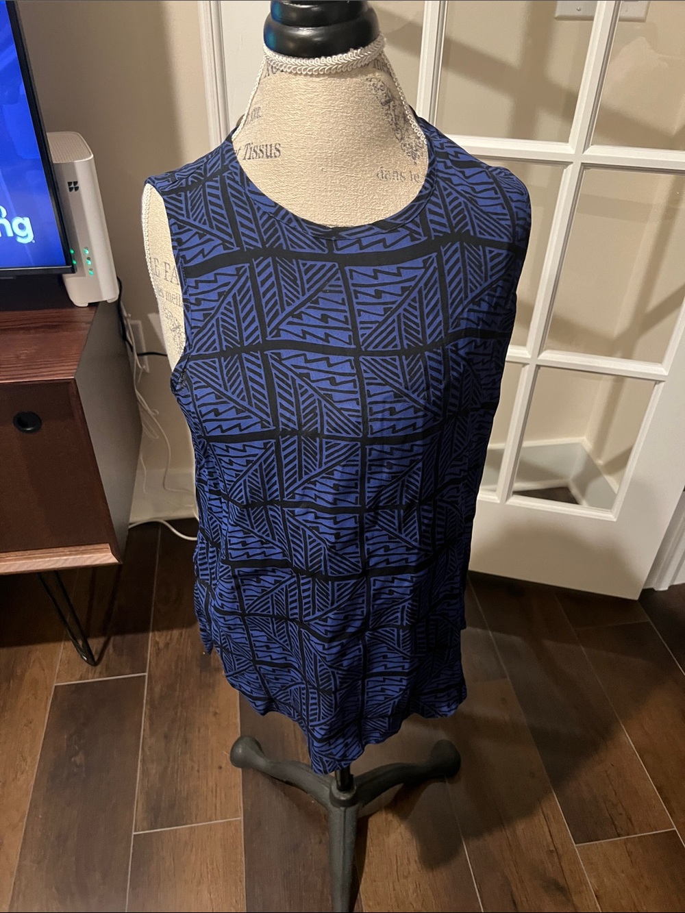 Sleeveless Geometric Print Top in Blue and Black